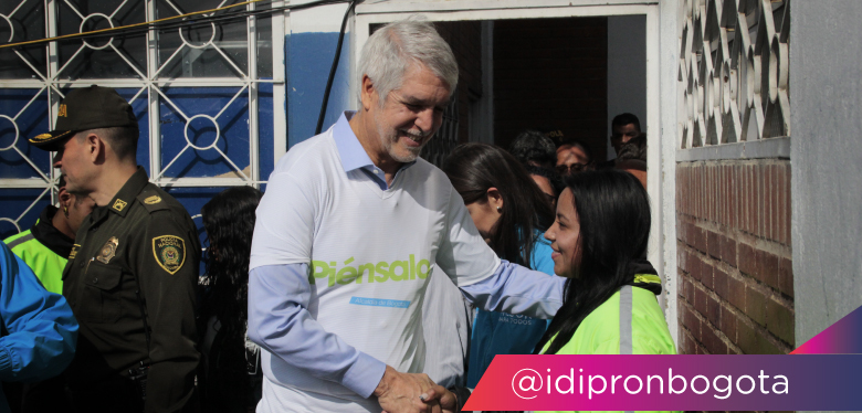Alcalde en lanzamiento plataforma piensalo