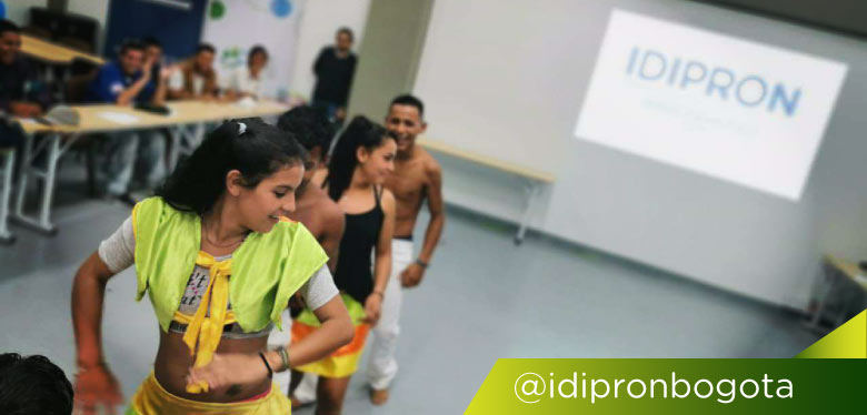 Jóvenes bailarines en evento coLABoratorio