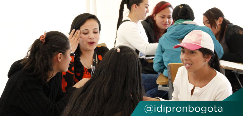 mujeres jóvenes conversado SIMONU 2019