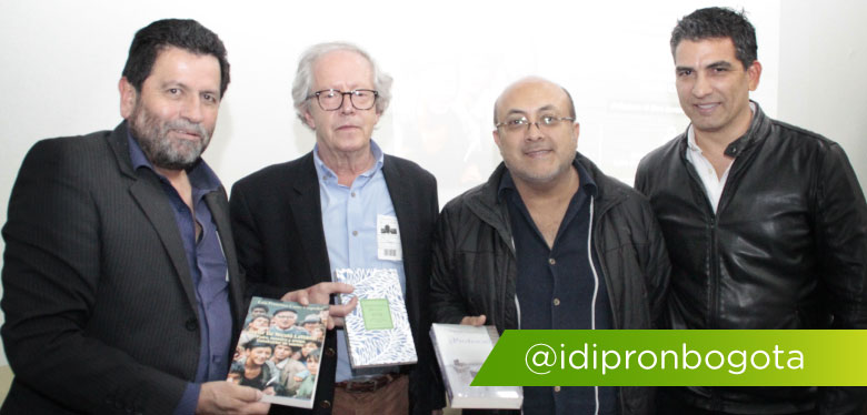 Director y tres personas en el lanzamiento del libro de Javier De Nicoló