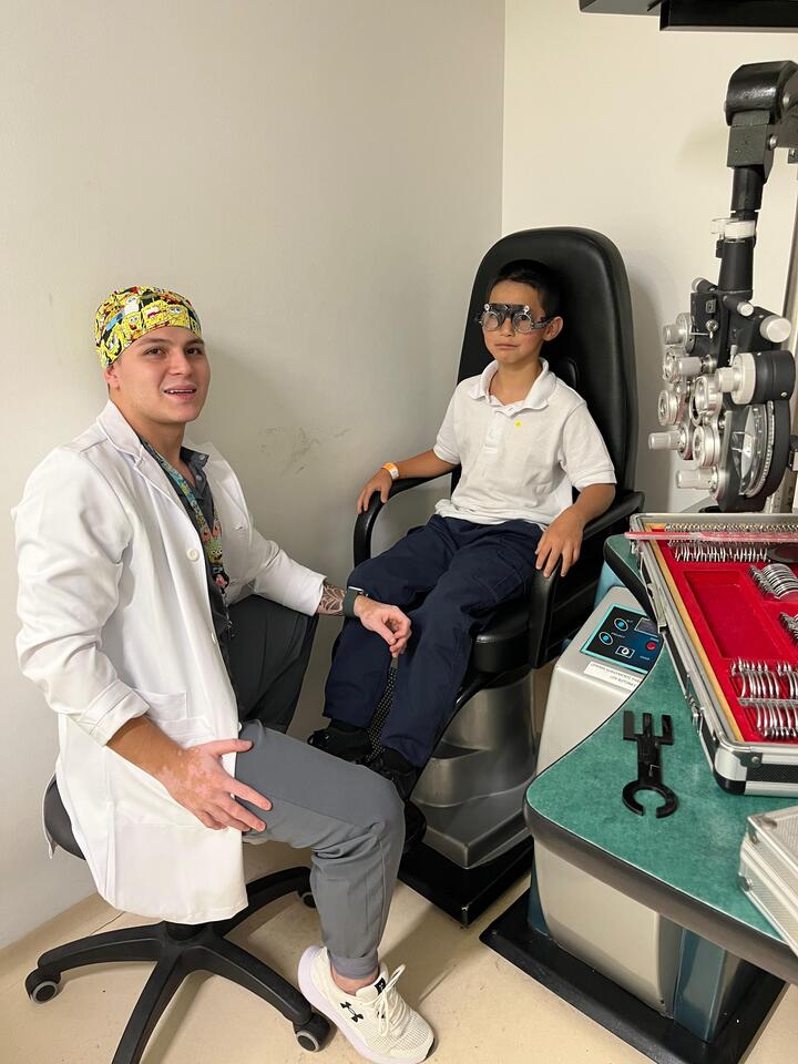 IDIPRON establece alianzas para mejorar la salud visual de las niñas y niños de la UPI San Francisco