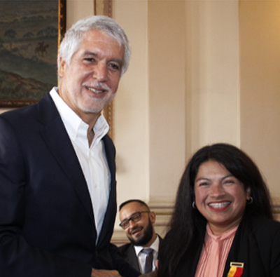Condecoración funcionarios de IDIPRON
