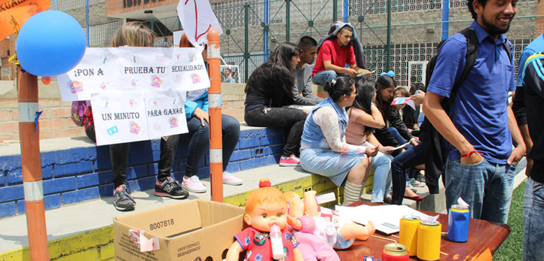 Jóvenes del IDIPRON participan de la feria de la sexualidad