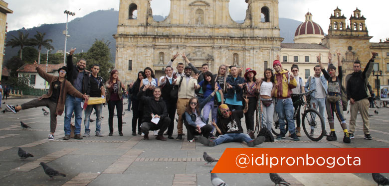 Jóvenes IDIPRON en Plaza de Bolivar
